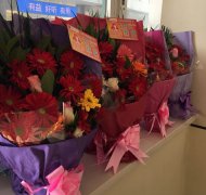 花送雷鋒手，情暖雷鋒心——“萬朵鮮花送雷鋒”活動溫暖落幕